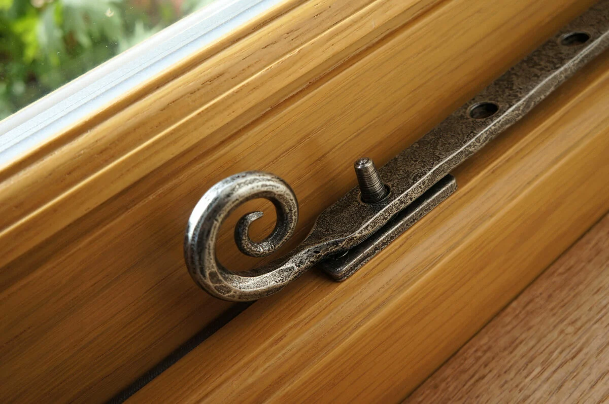 Oak Stained Timber Windows With Pewter Monkeytail Pegstay