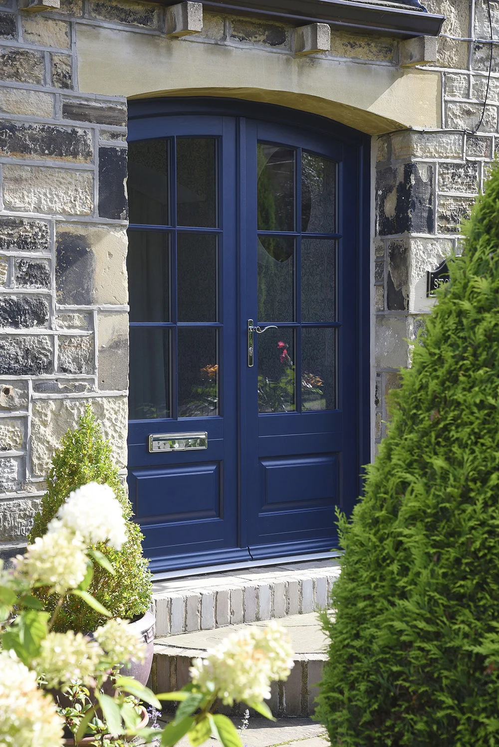 A-bespoke-Timber-arched-double-Bardwell-entrance-door-finished-in-‘Oxford-Blue’-