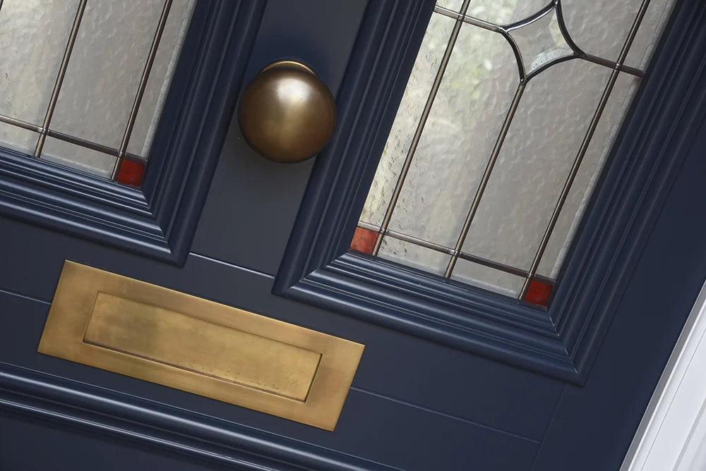 Bevel-Red-decorative-glazing-on-‘Kathedral’-patterned-glass-and-Antique-Brass-Unlacquered-escutcheon-Doctor’s-knocker-and-Medium-sized-letter-plate-from-Samuel-Heath