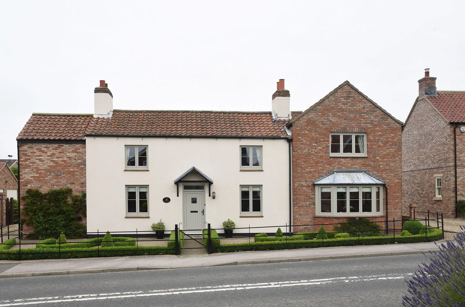 Flush-Casement-Windows-and-Timber-Entrance-Door